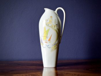 Dekoracyjny wazonik porcelanowy