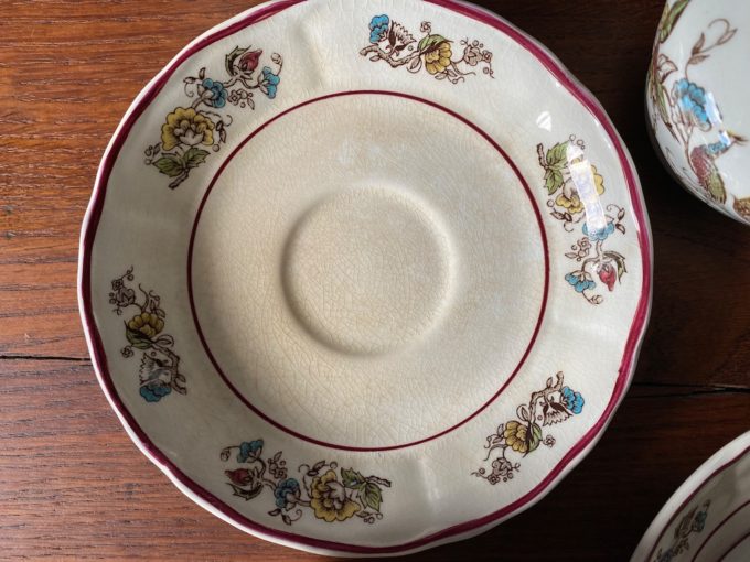 zestaw filiżanek z mlecznikiem i cukierniczką angielska porcelana