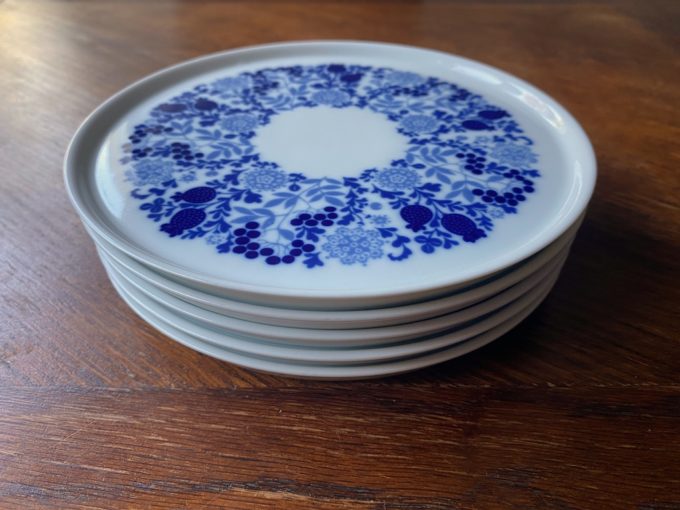 Zestaw porcelanowych talerzy Melitta z niebieskim wzorem