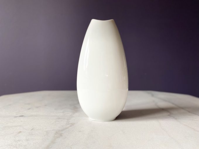 biały porcelanowy wazon Thomas